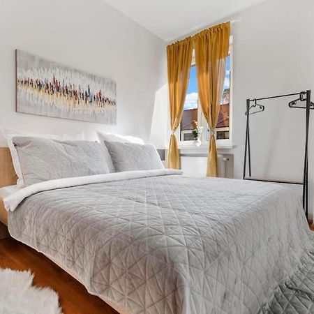 Exclusive Apartment In Centre Bratislava Bagian luar foto