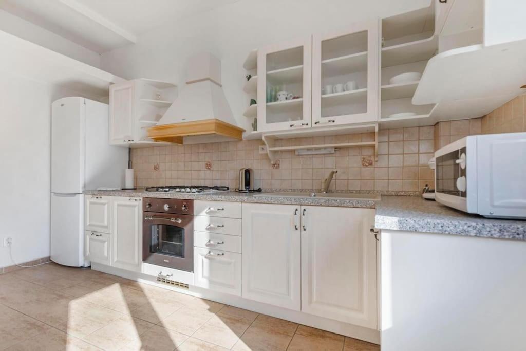 Exclusive Apartment In Centre Bratislava Bagian luar foto