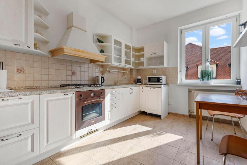 Exclusive Apartment In Centre Bratislava Bagian luar foto