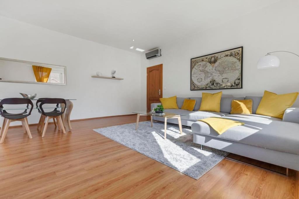 Exclusive Apartment In Centre Bratislava Bagian luar foto