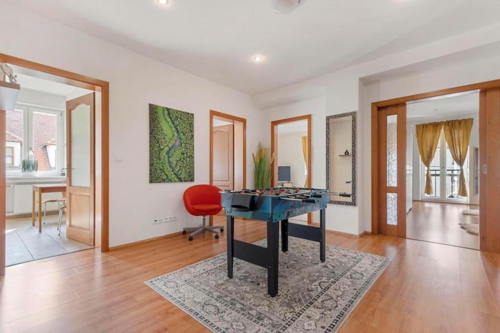 Exclusive Apartment In Centre Bratislava Bagian luar foto