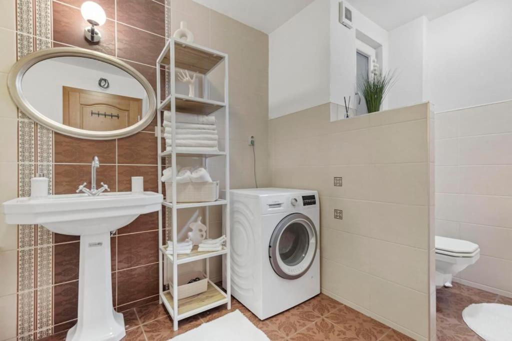 Exclusive Apartment In Centre Bratislava Bagian luar foto