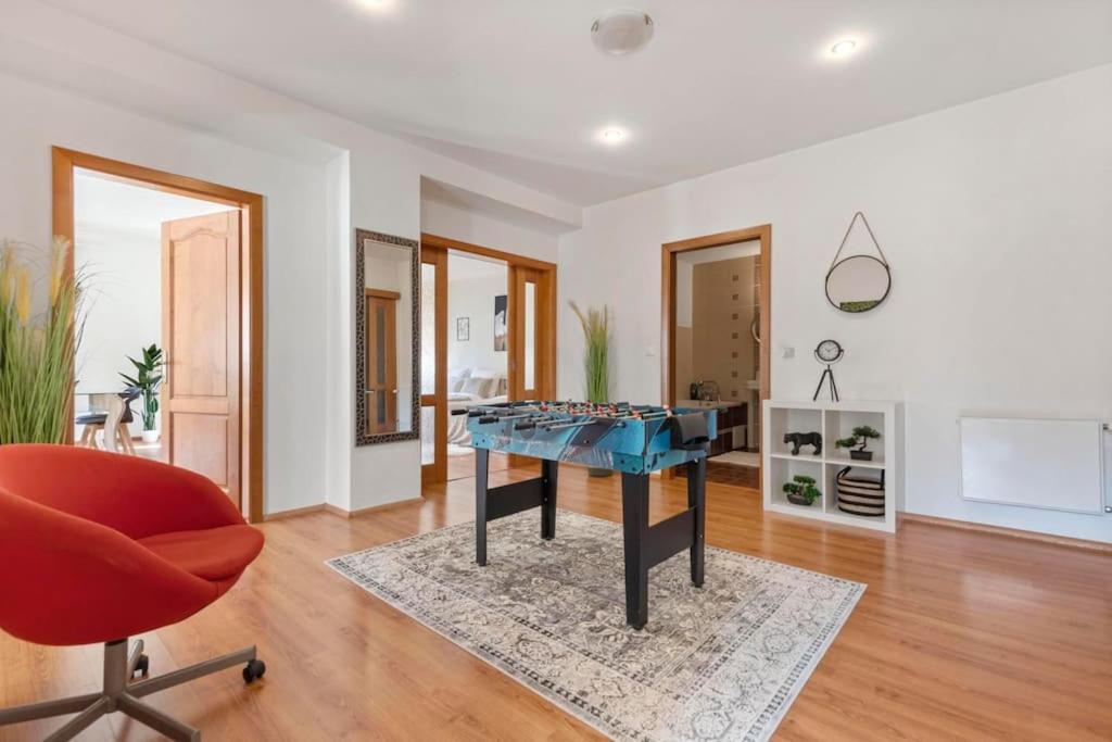 Exclusive Apartment In Centre Bratislava Bagian luar foto