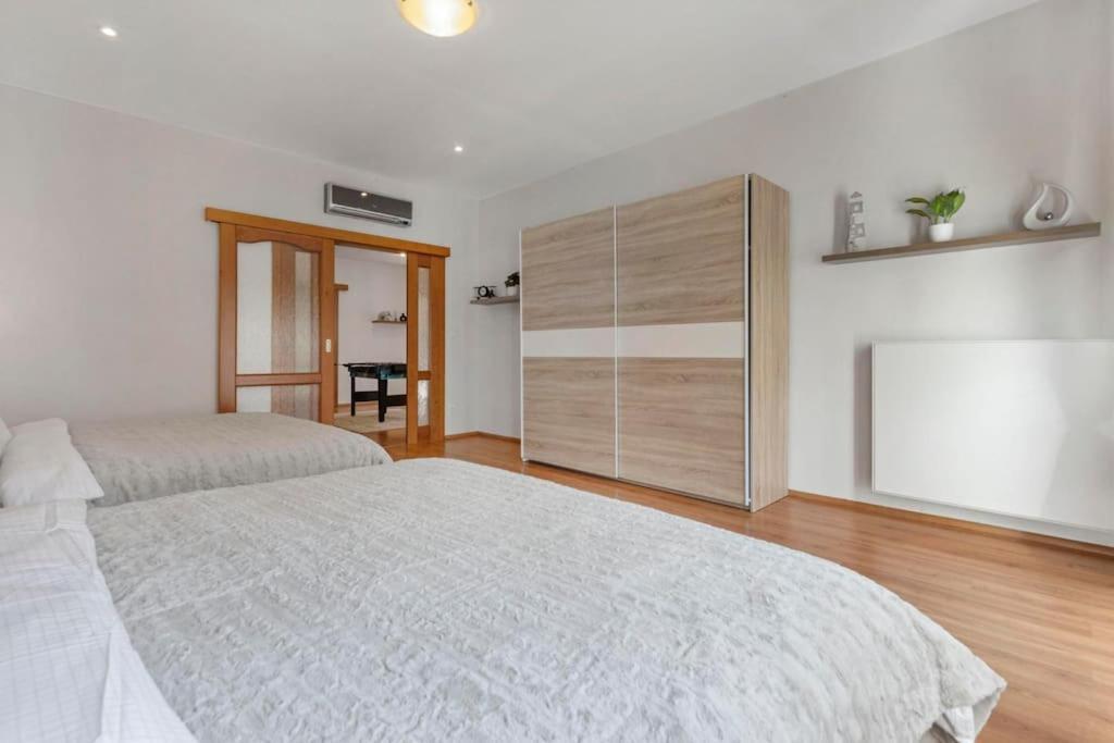 Exclusive Apartment In Centre Bratislava Bagian luar foto